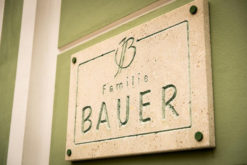 Отель Weingut Familie Bauer Grossriedenthal Экстерьер фото